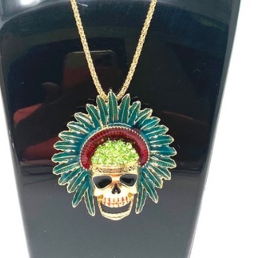 - Betsey Johnson Apache Skull Pendant Necklace. - Picture 9 of 9